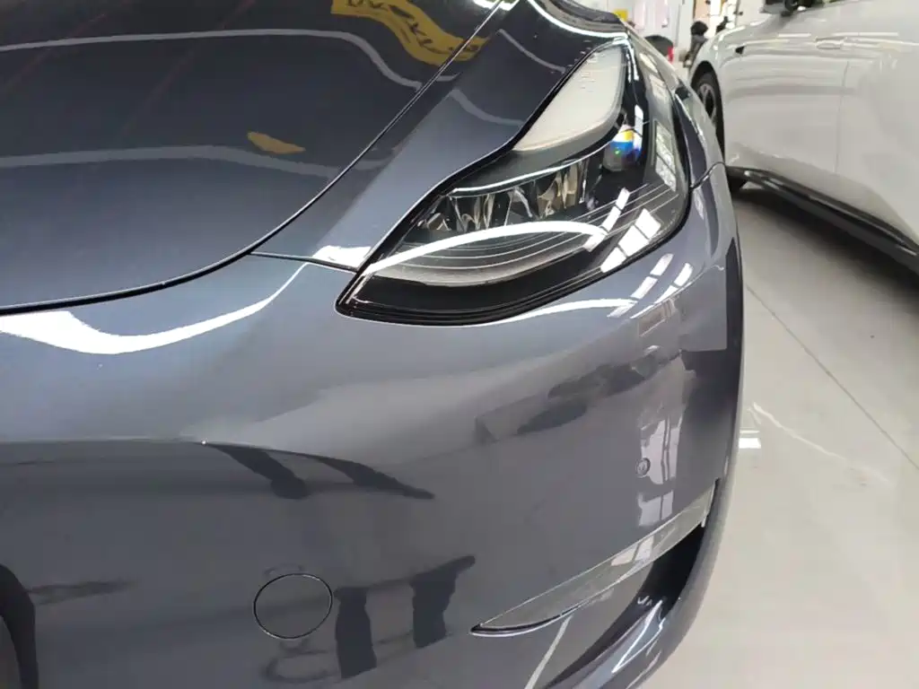 Tesla Model Y — миниатюра 24
