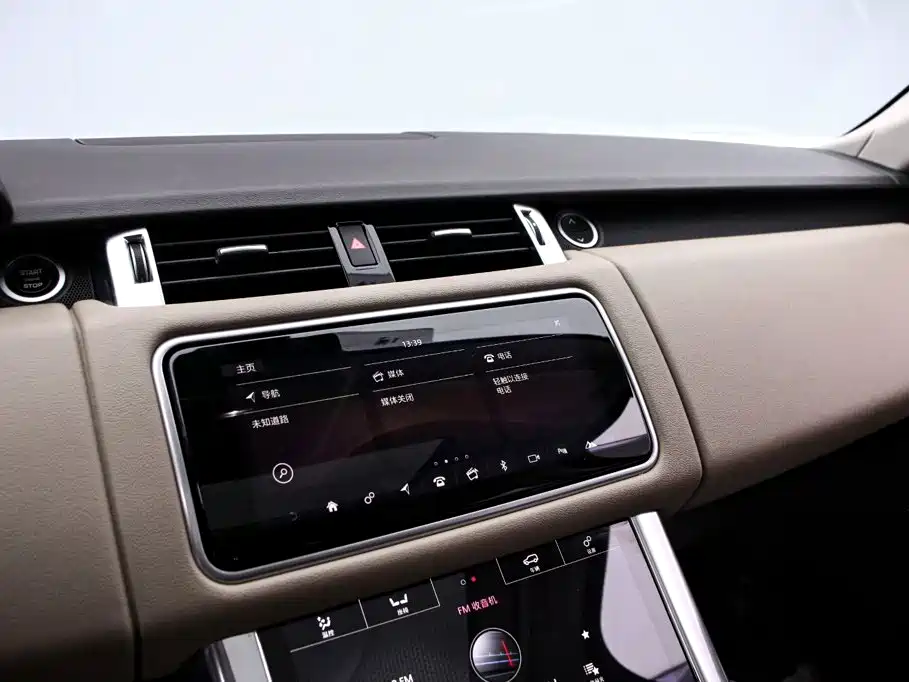 Land Rover Sport PHEV — миниатюра 8