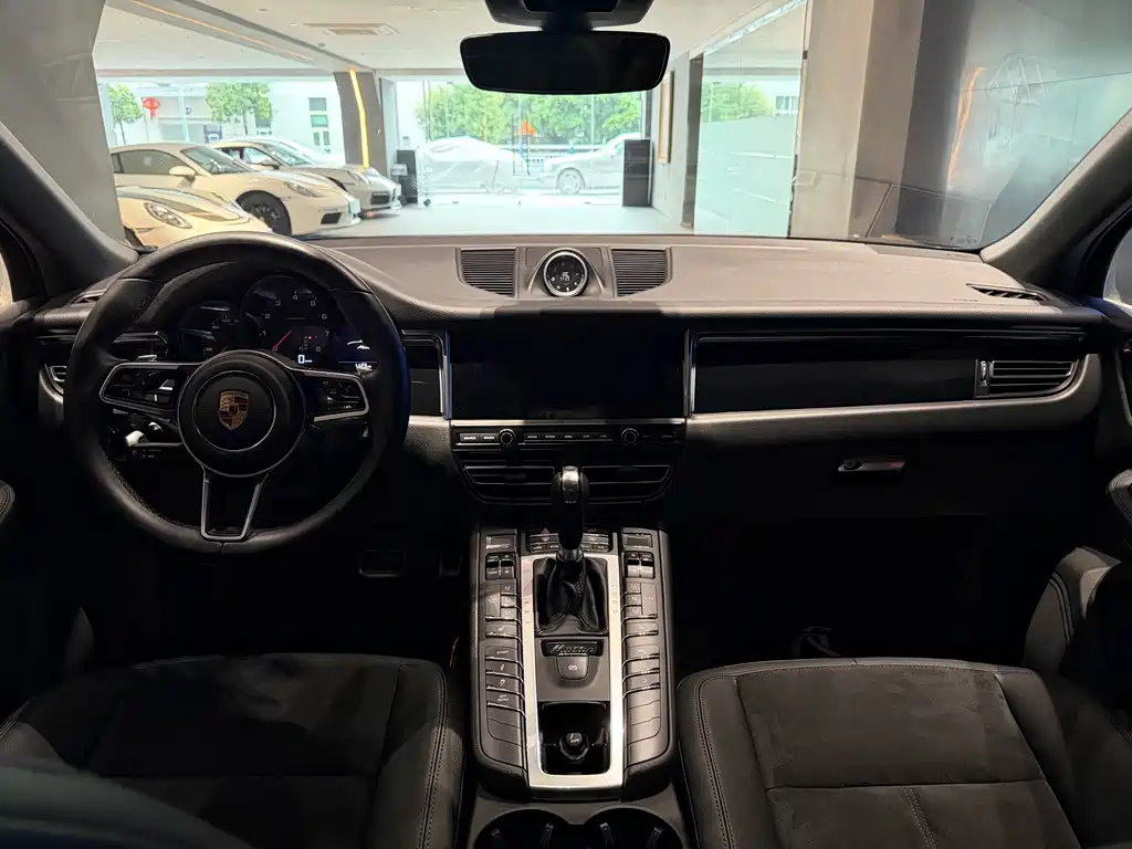 Porsche Macan — миниатюра 10