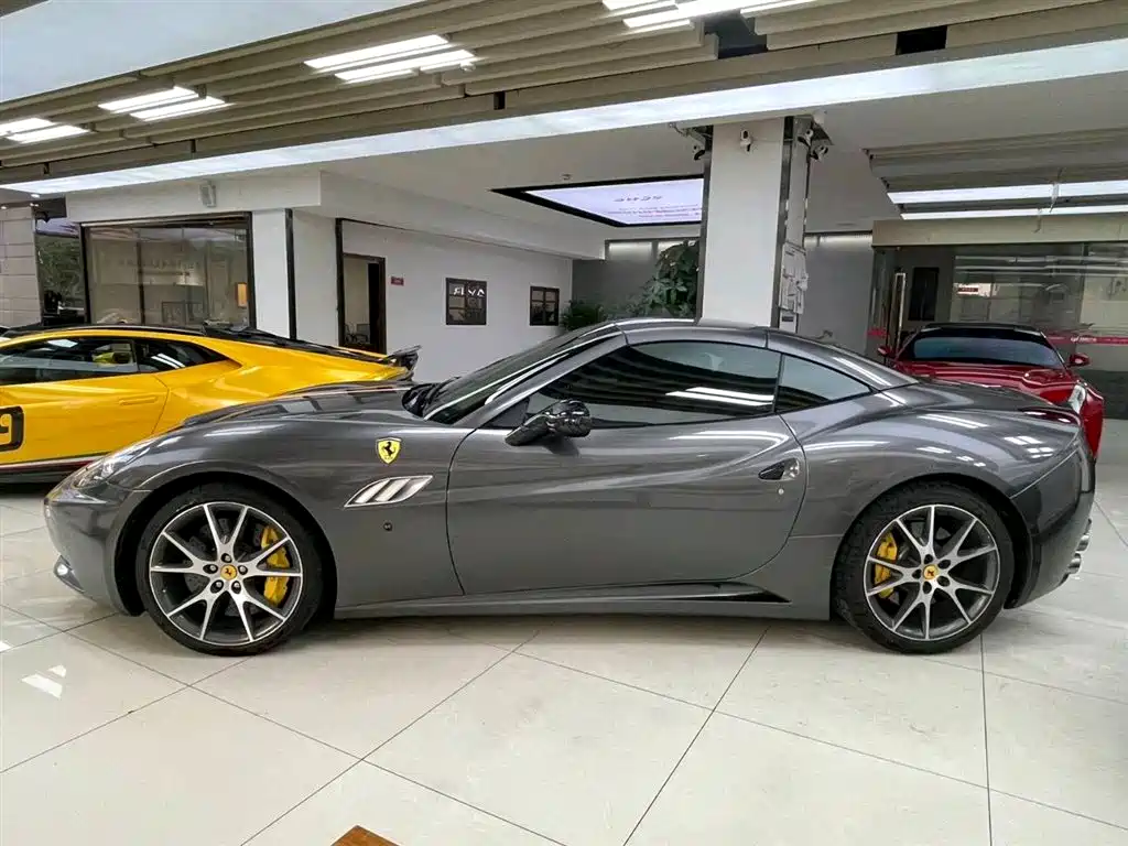 Ferrari California T 2012 4.3L
