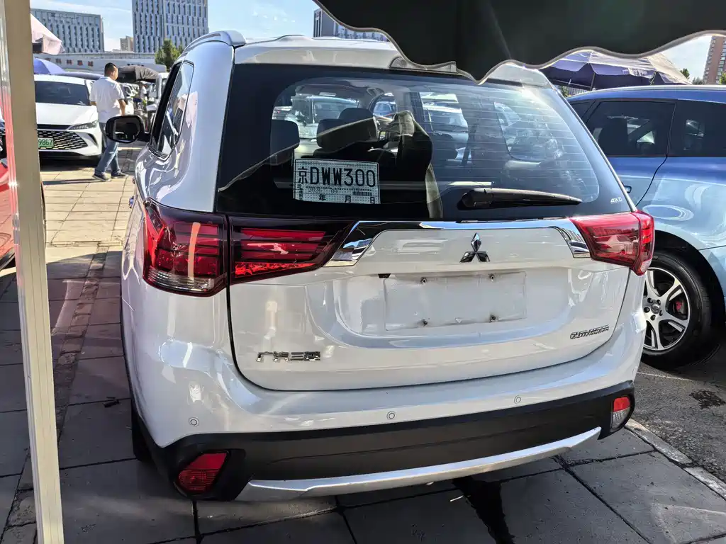 Mitsubishi Outlander — миниатюра 8