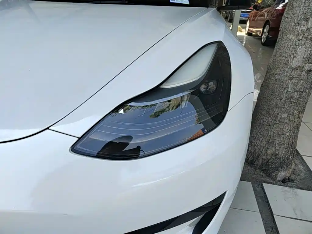 Tesla Model 3 — миниатюра 24