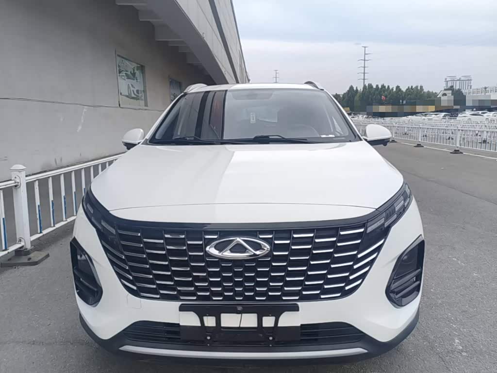 CHERY Tiggo 3x 1.5 л 2023 г. Белый, пробег 28000 км