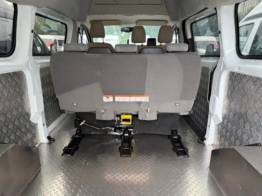 Ford Transit — миниатюра 8
