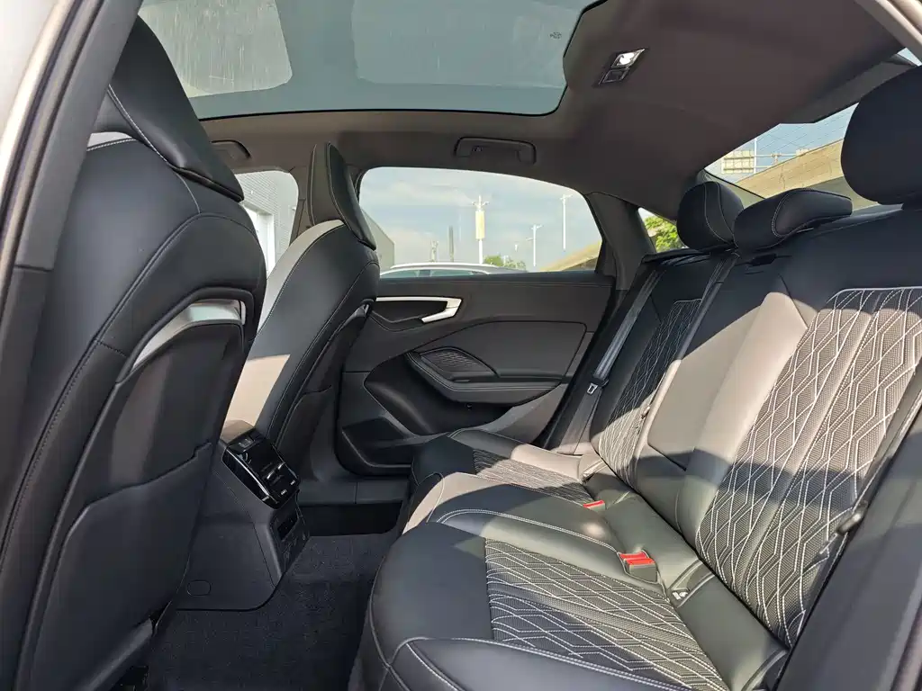 Audi Audi A5L — миниатюра 6