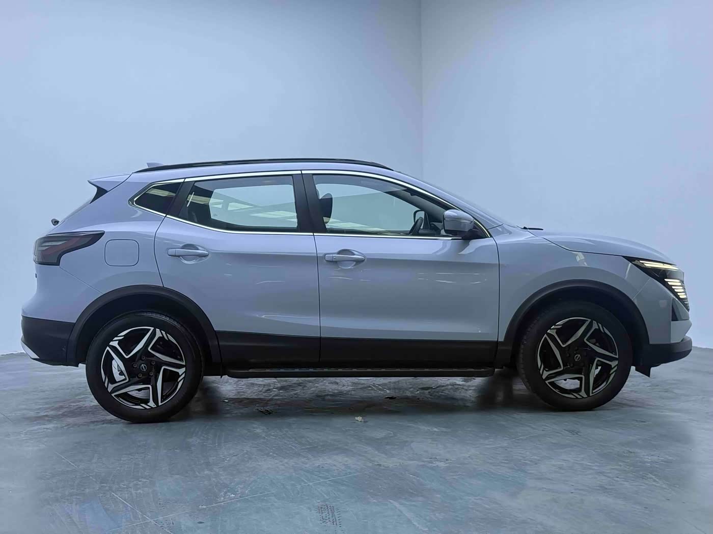 Nissan Qashqai 2.0 л 2024 г. Голубой, пробег 14600 км