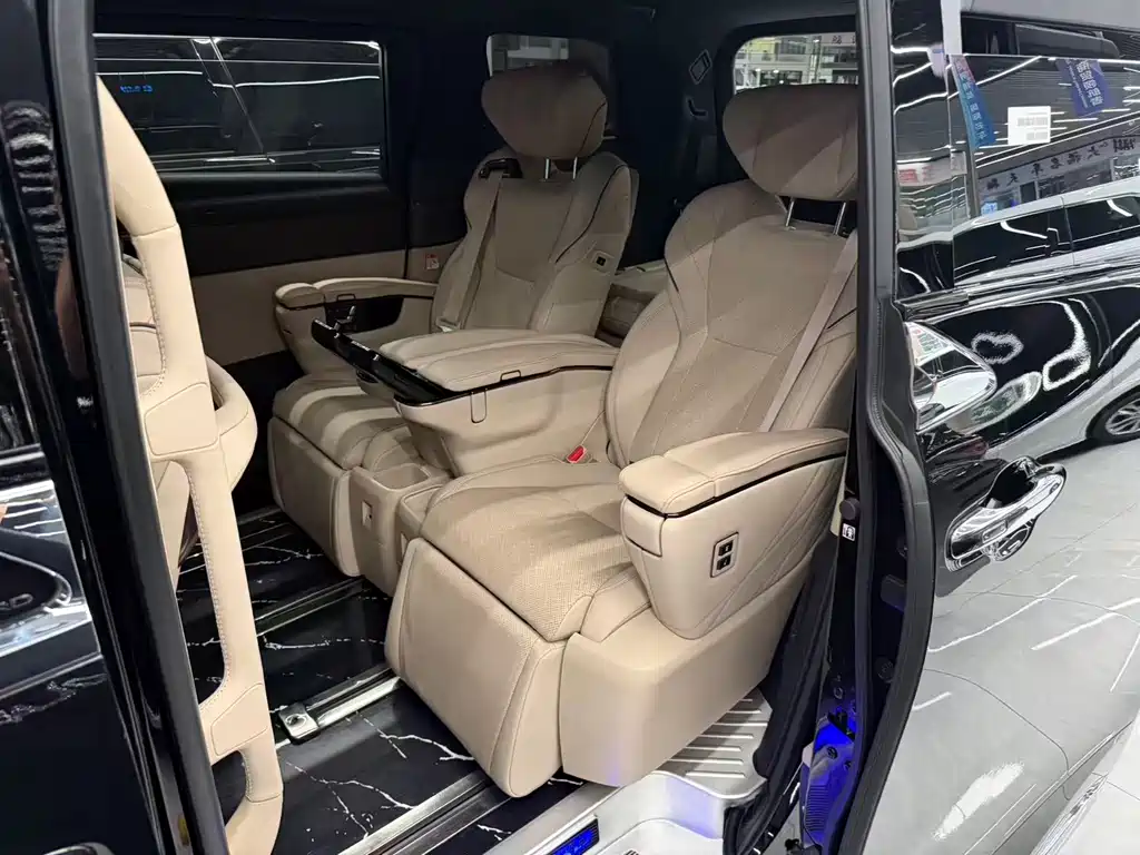 Toyota Alphard — миниатюра 4