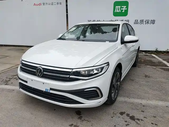 VOLKSWAGEN BORA 2025