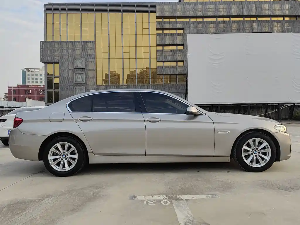 BMW 5 Series — миниатюра 12