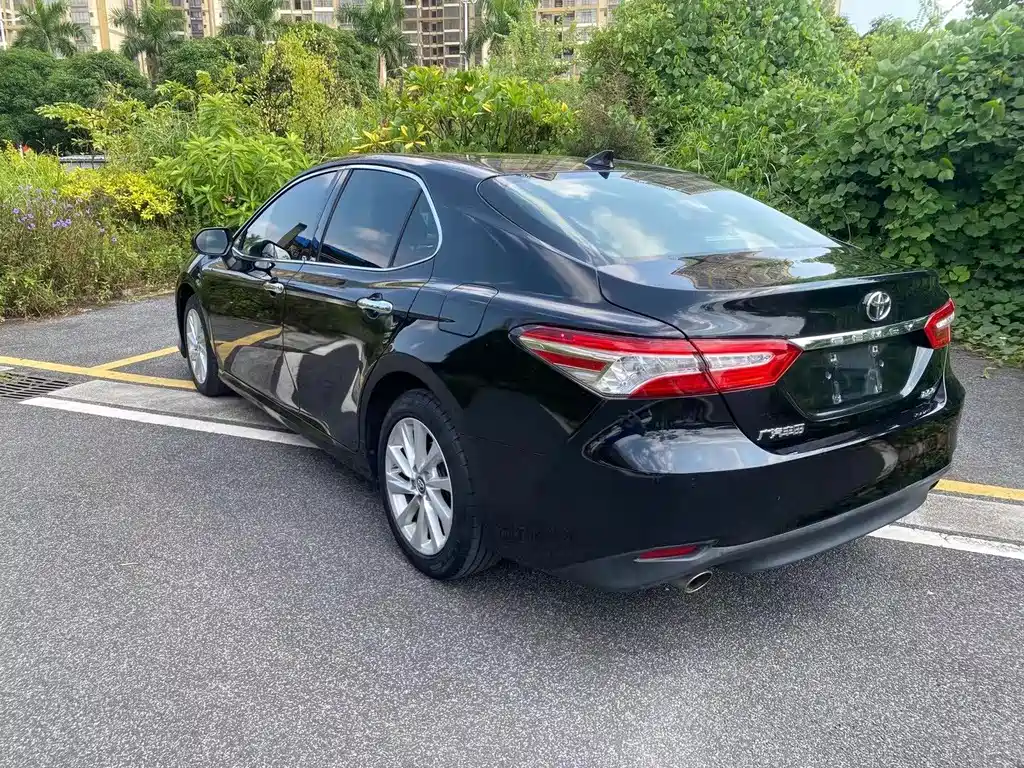 Toyota Camry — миниатюра 5