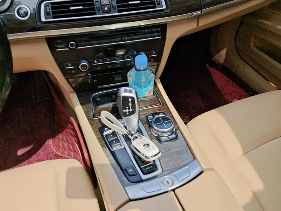 BMW 7 Series — миниатюра 16