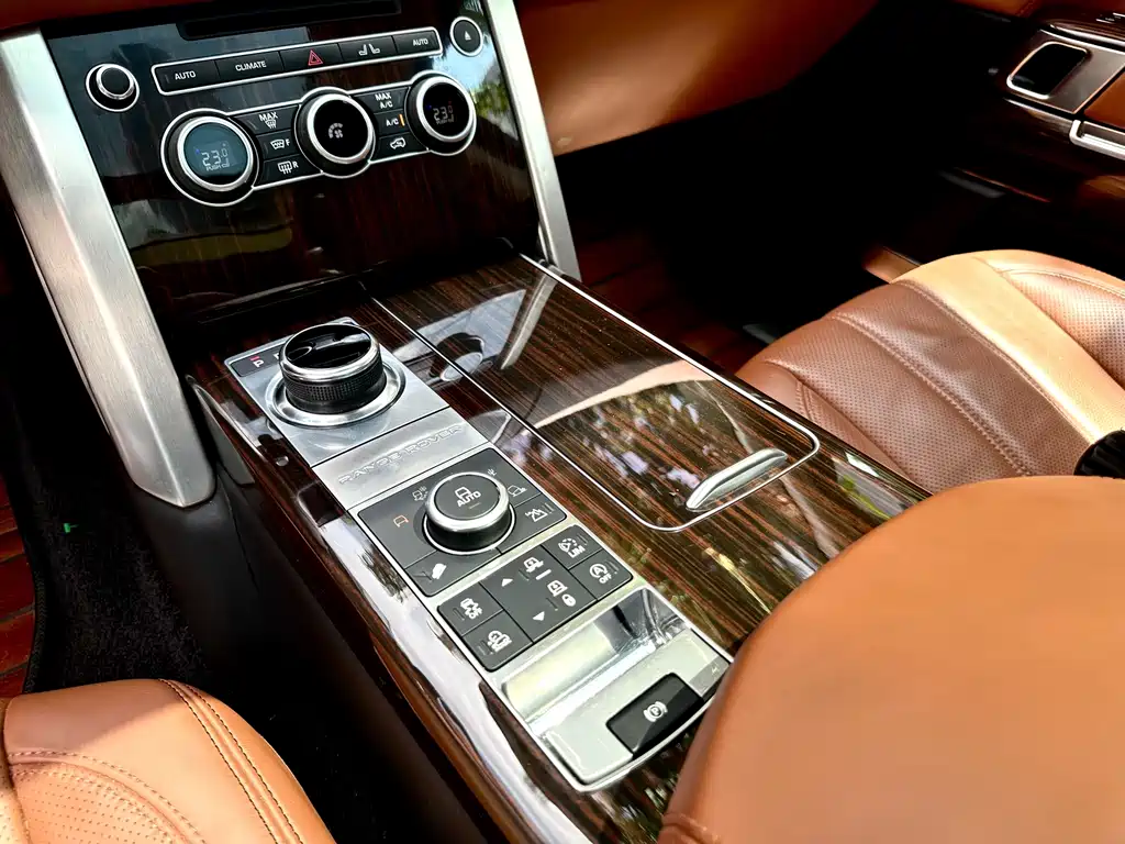 Land Rover Range Rover — миниатюра 14