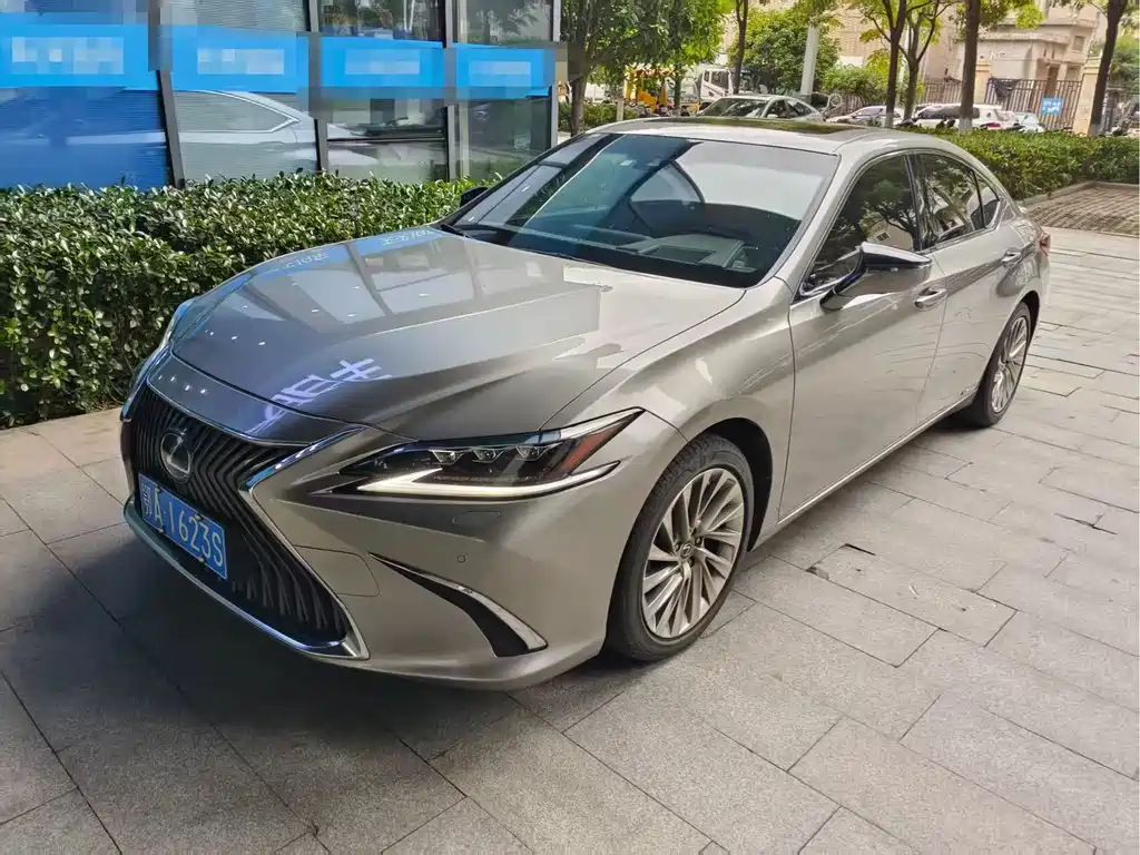 Lexus ES 2021
