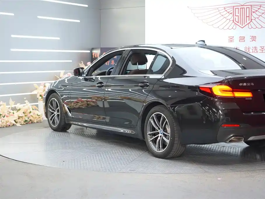 BMW 5 Series 5 2022 535Le M Sport