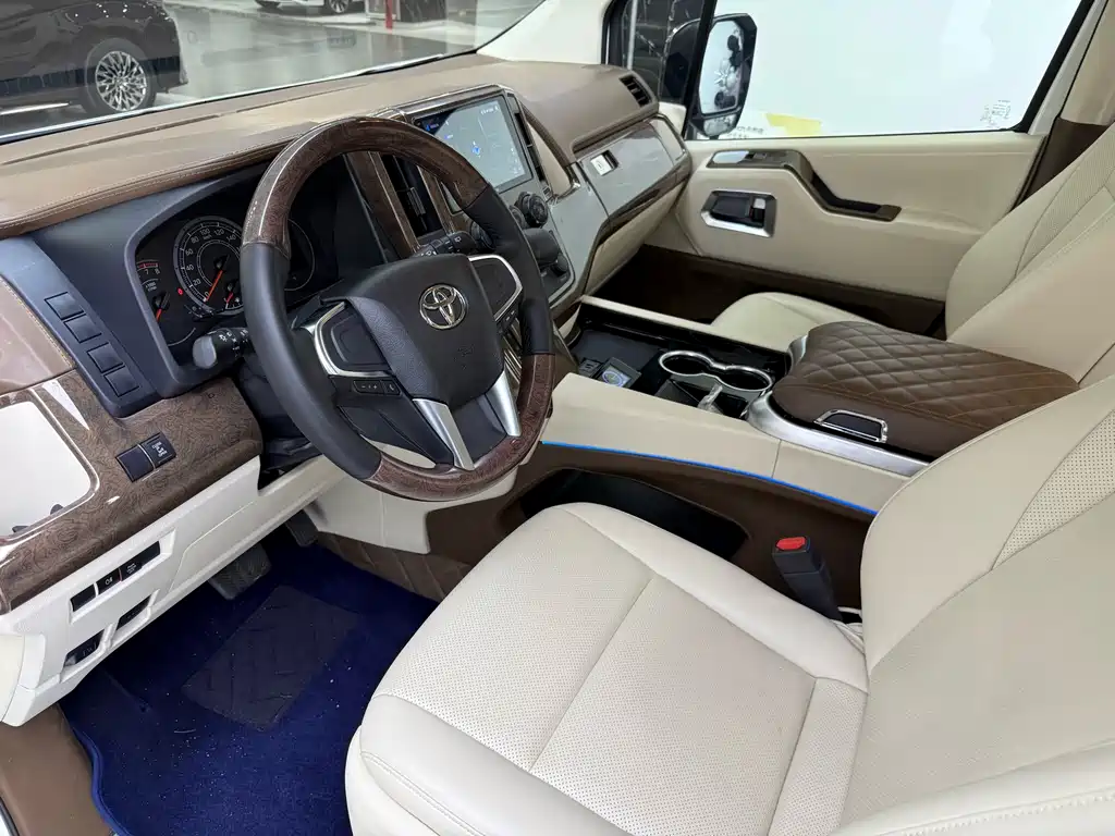 Toyota Hiace — миниатюра 13