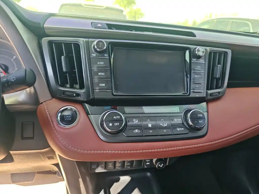 Toyota RAV4 — миниатюра 13