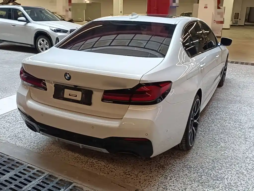BMW 5 Series — миниатюра 7