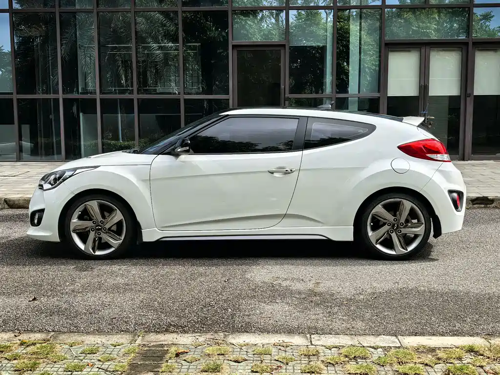 HYUNDAI VELOSTER