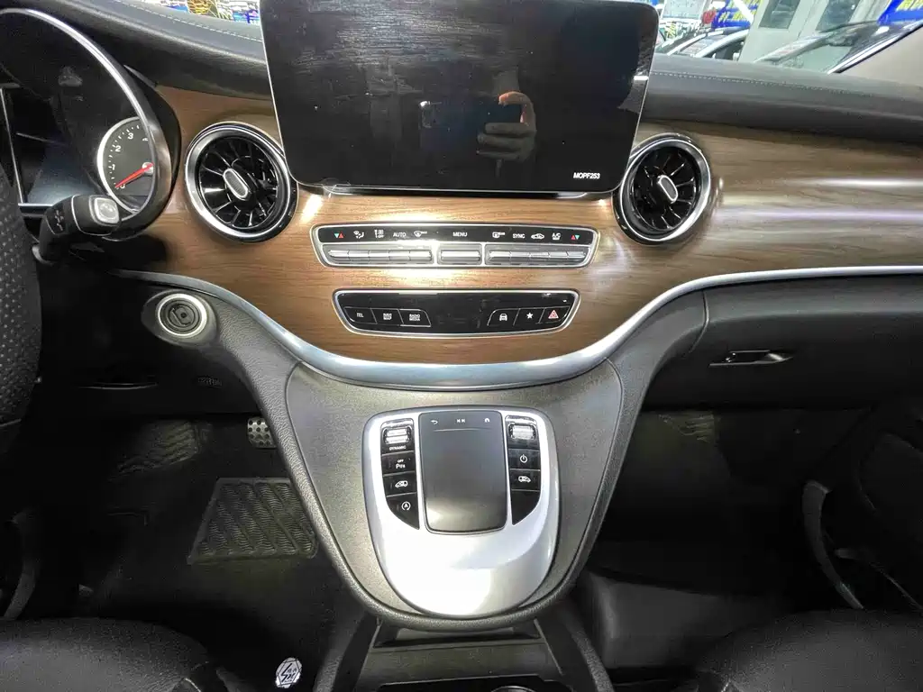 Mercedes-Benz V-Class — миниатюра 16