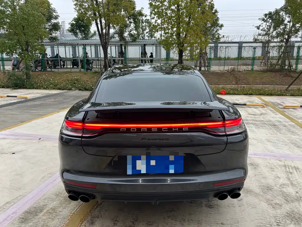 PORSCHE PANAMERA