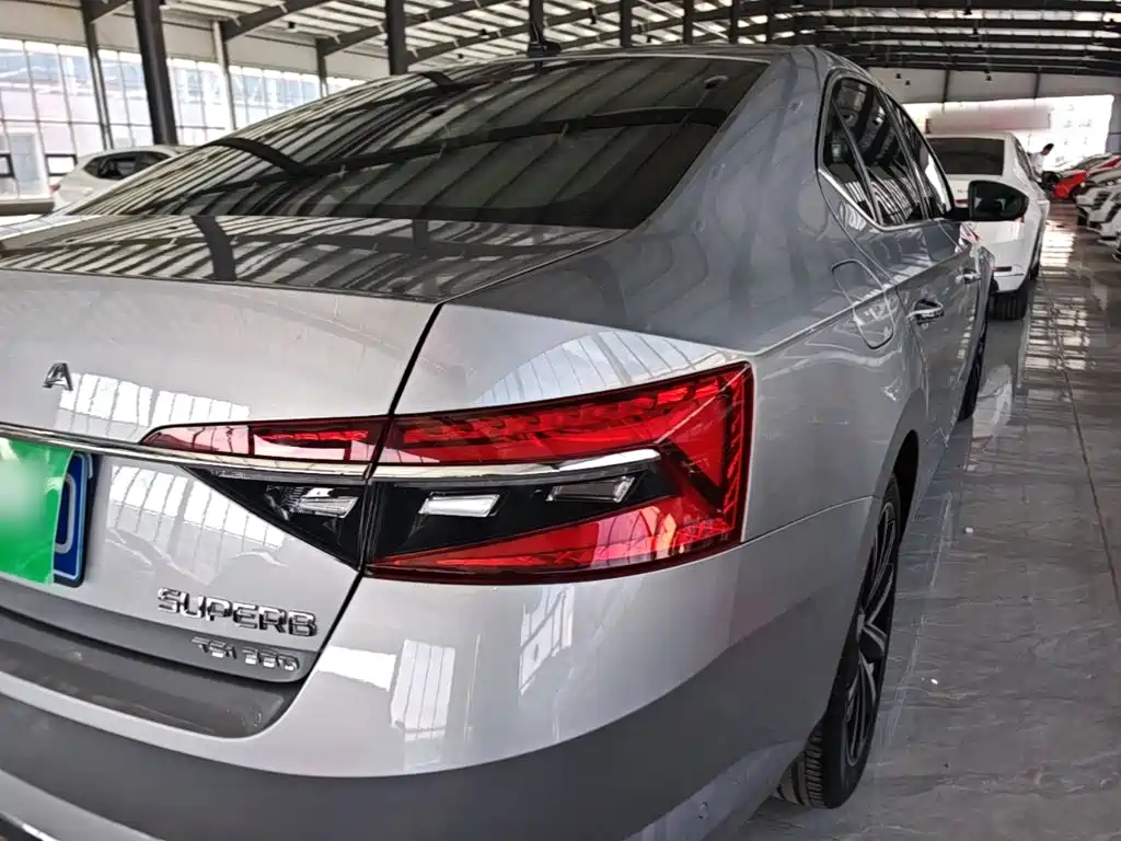 Skoda Superb — миниатюра 8