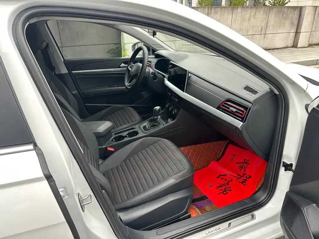 Volkswagen Lavida — миниатюра 5