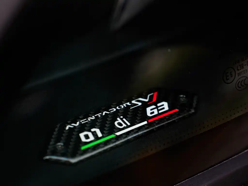 LAMBORGHINI AVENTADOR