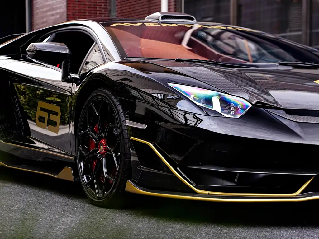 LAMBORGHINI AVENTADOR