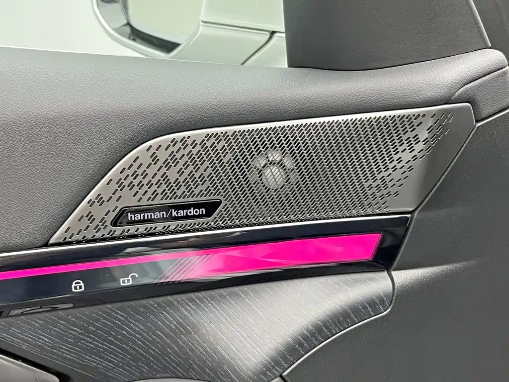 BMW 5 Series — миниатюра 13