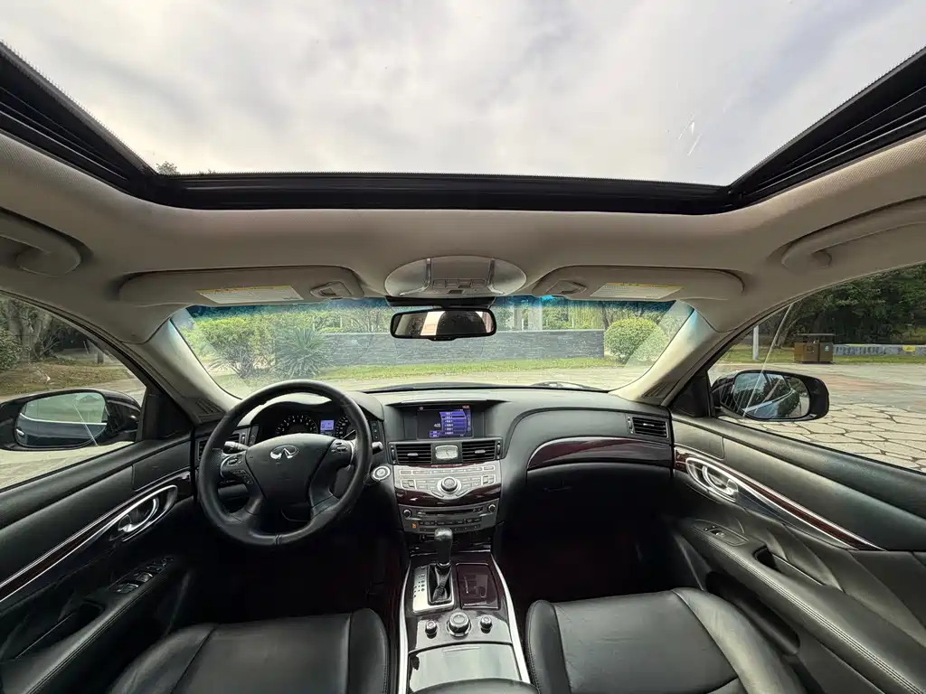 Infiniti Q70 — миниатюра 6