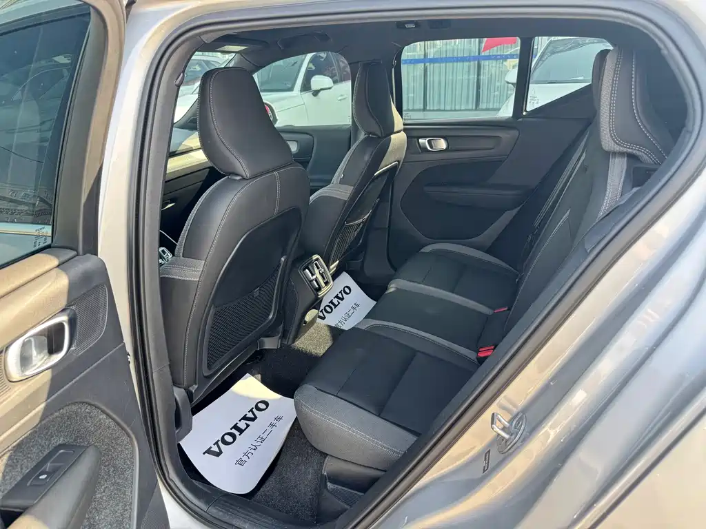 Volvo XC40 — миниатюра 6