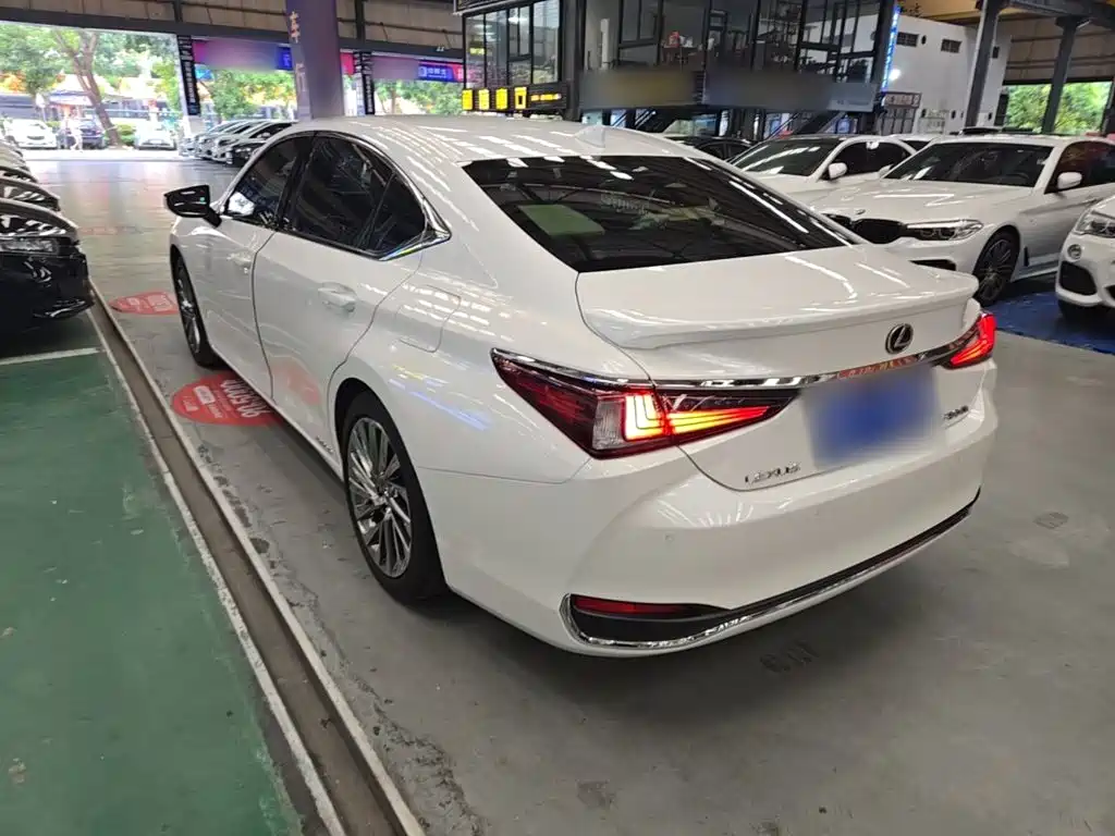 Lexus ES — миниатюра 5