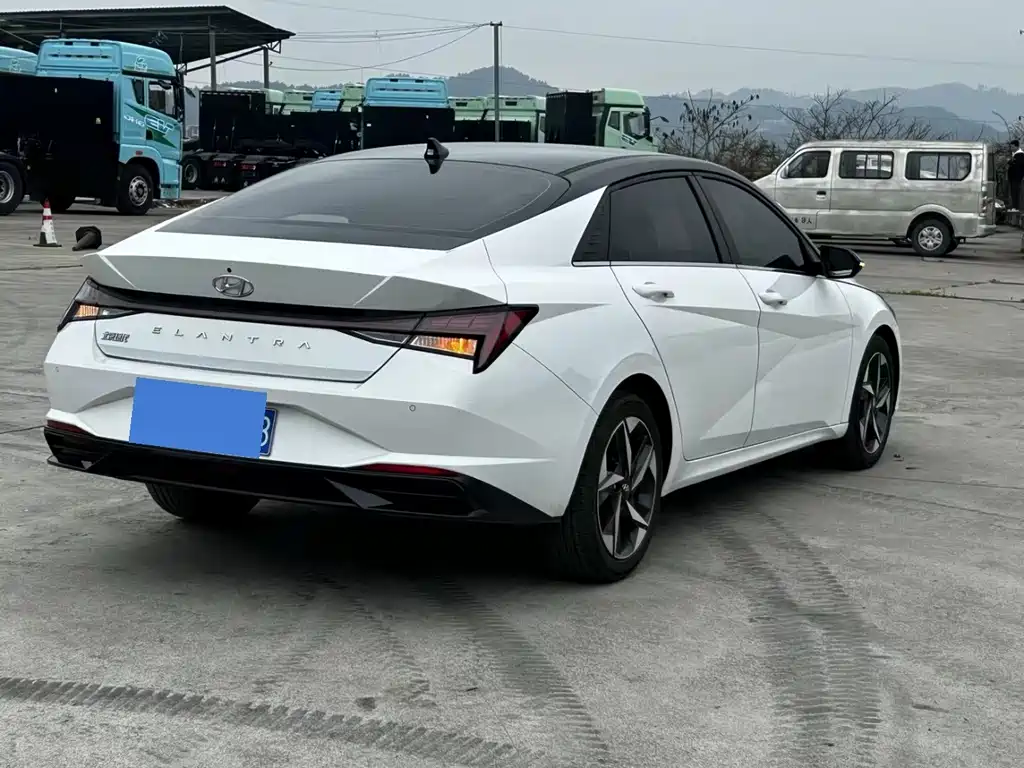 Hyundai Elantra — миниатюра 7