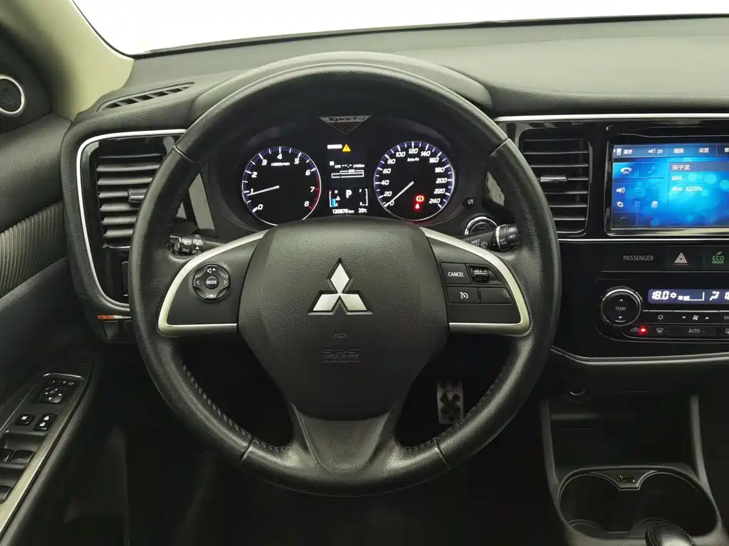Mitsubishi Outlander (Import) — миниатюра 11