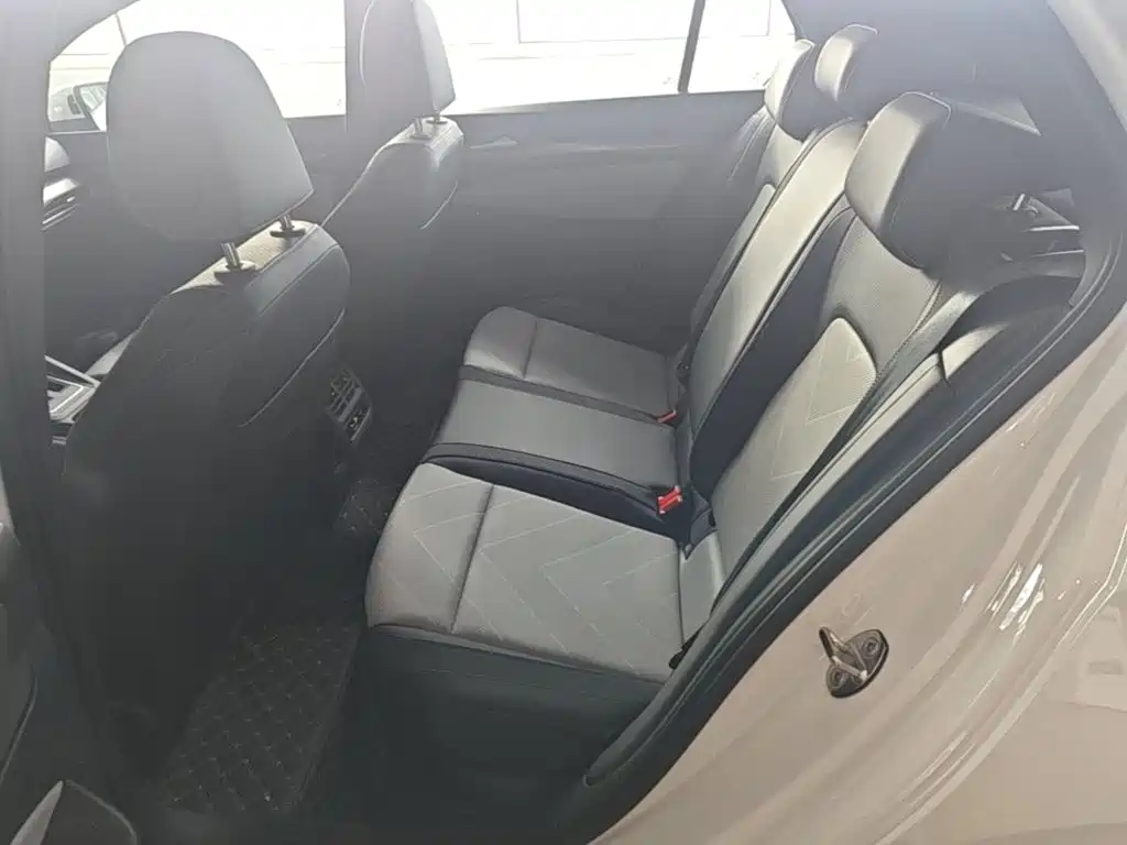 Volkswagen Golf — миниатюра 17