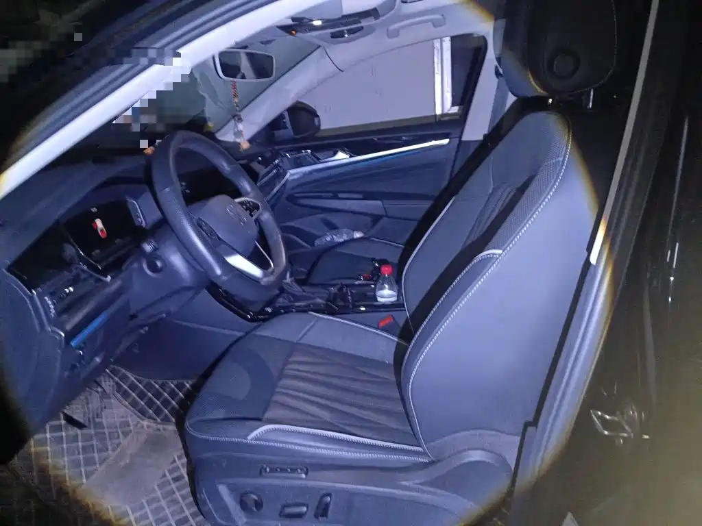 Volkswagen Passat PHEV — миниатюра 11