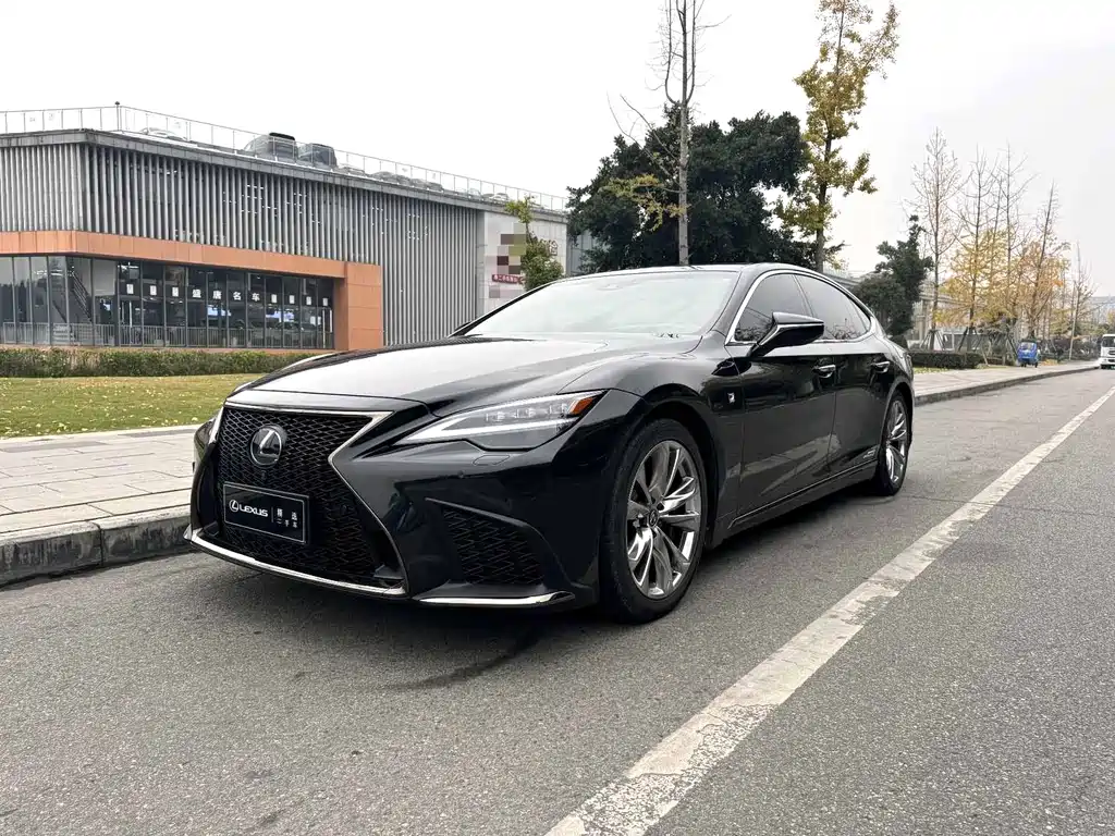 LEXUS LS