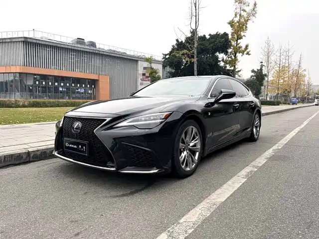 LEXUS LS 2022