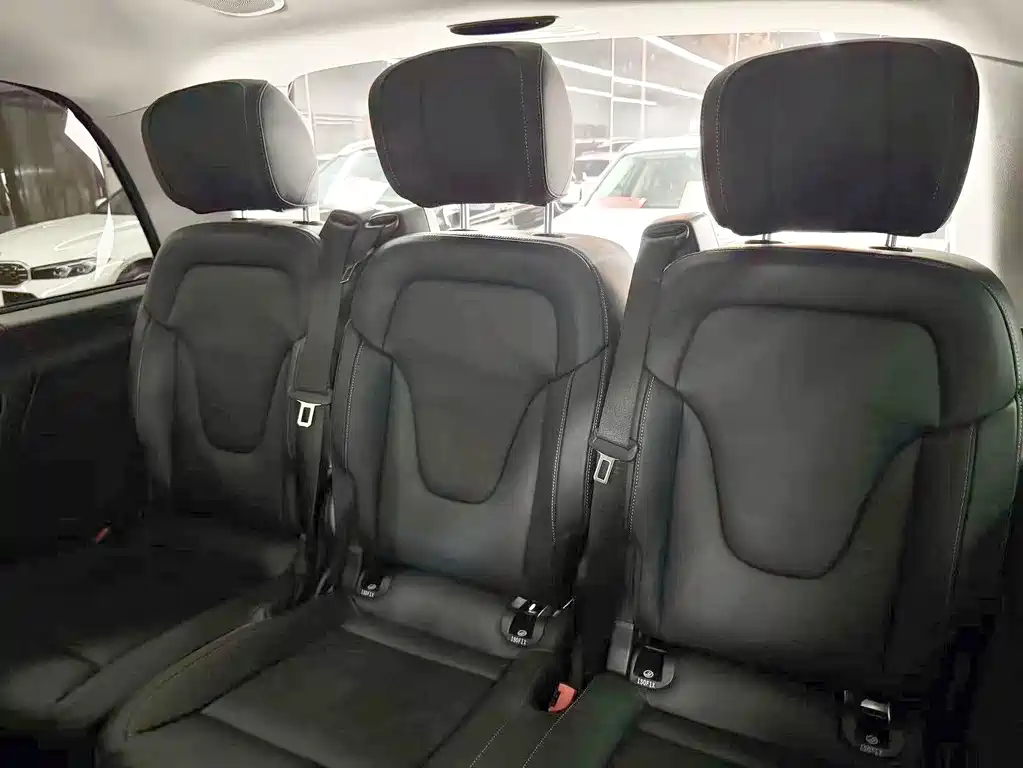 Mercedes-Benz V-Class — миниатюра 23