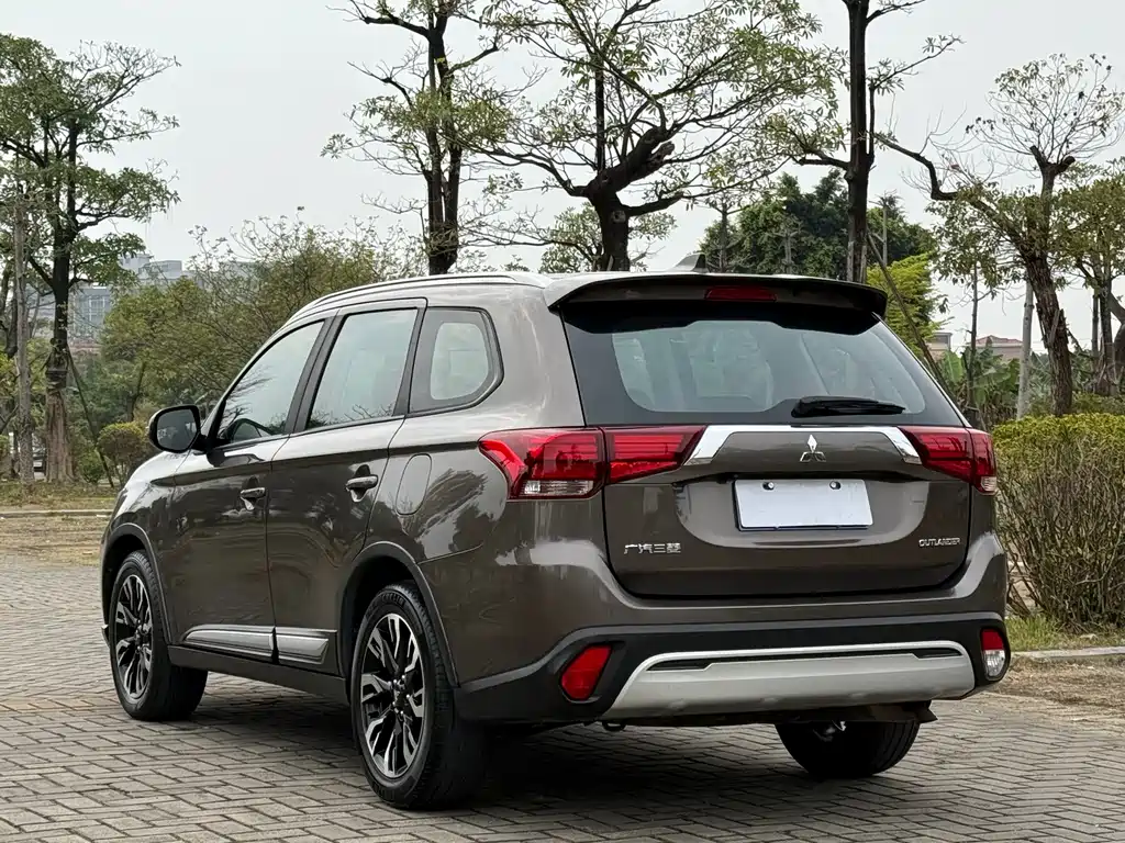 Mitsubishi Outlander — миниатюра 9