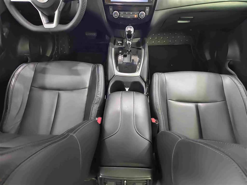 Nissan X-Trail 2.0 л 2021 г. Белый, пробег 40000 км