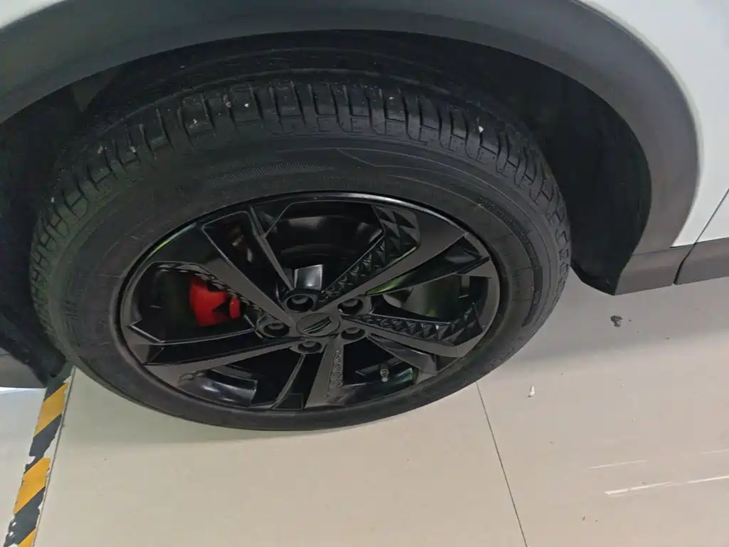Geely Binyue — миниатюра 23
