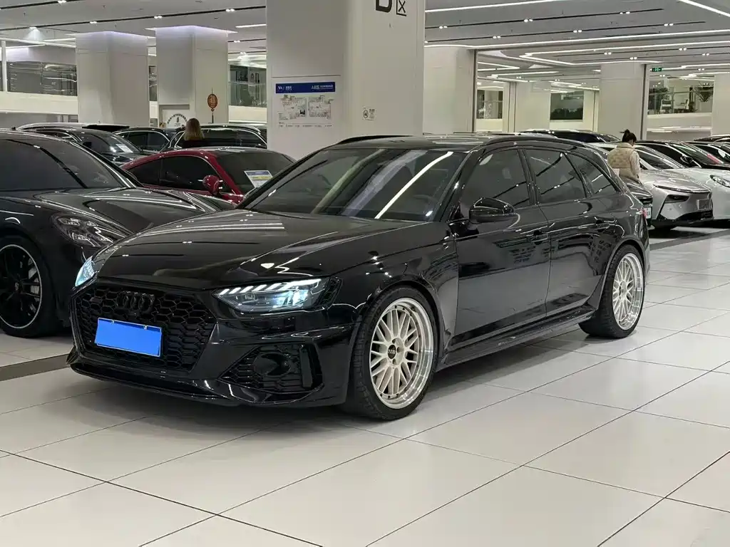 AUDI RS 4