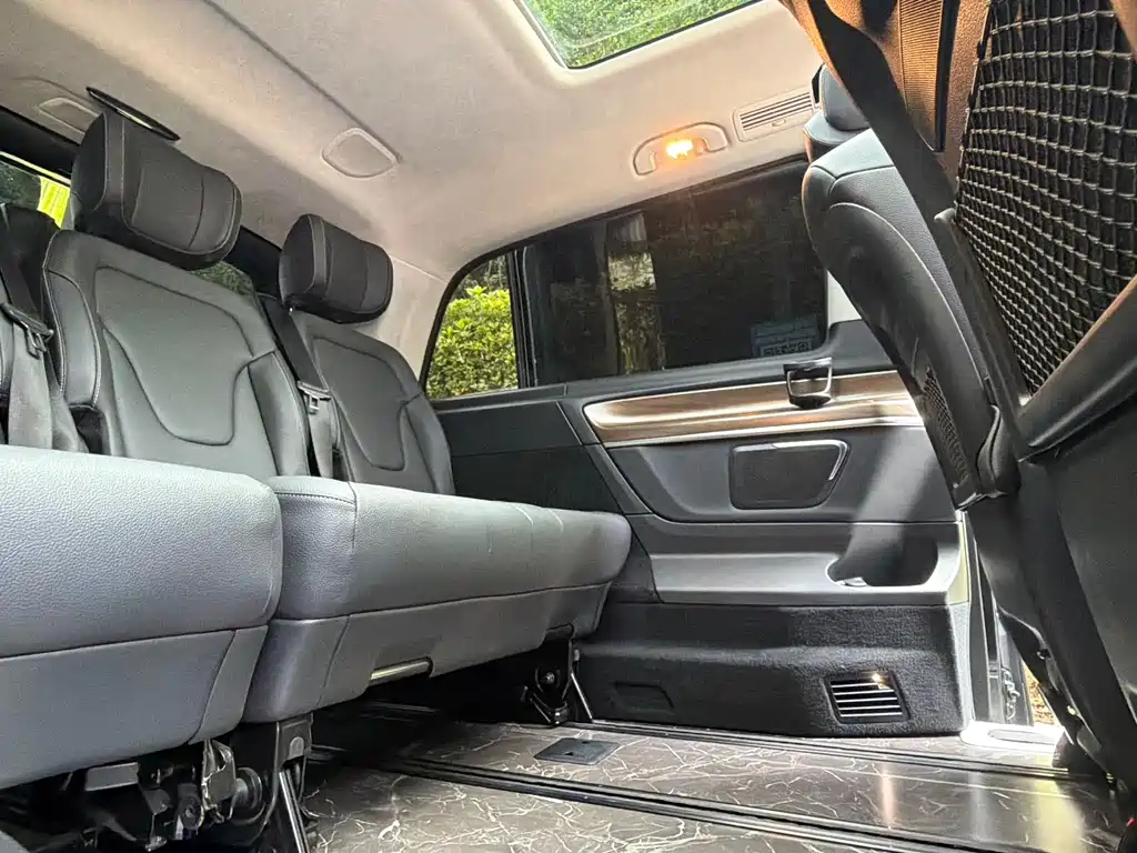 Mercedes-Benz V-Class 2022 — фото 22