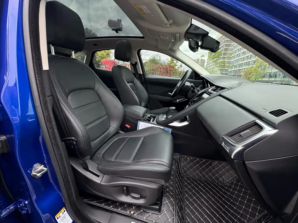 Jaguar E-PACE — миниатюра 12