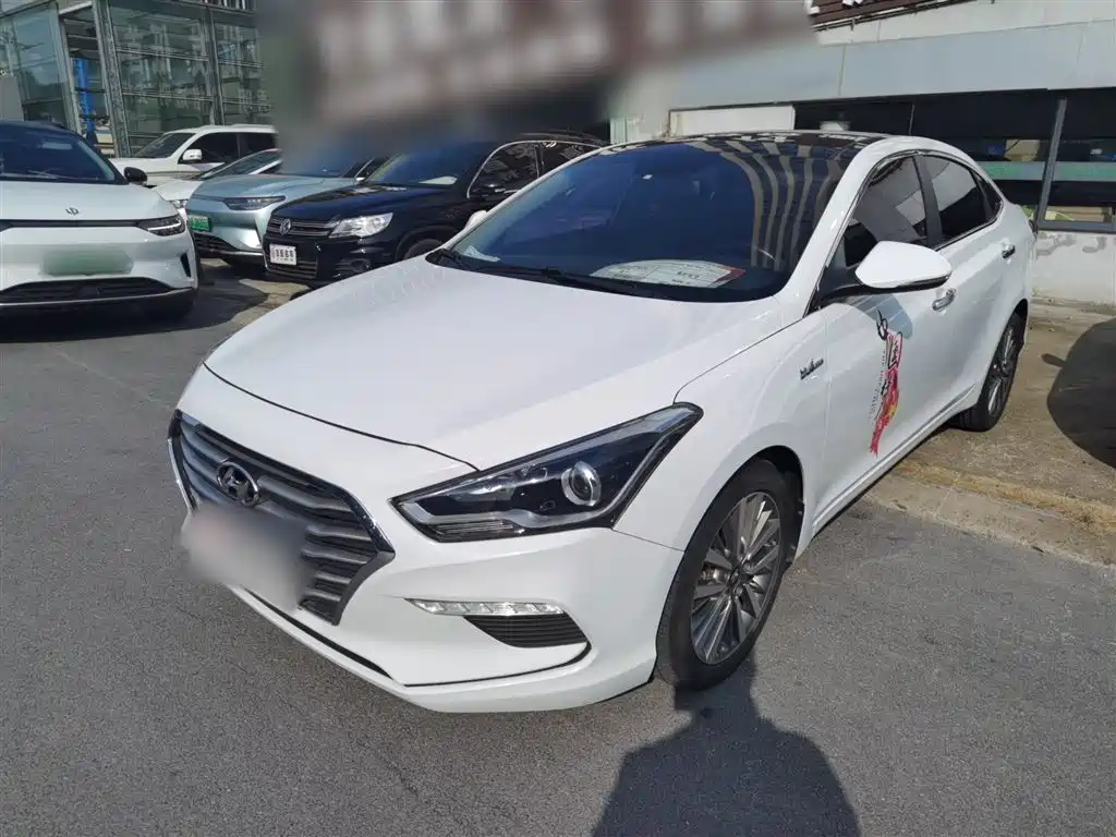 Hyundai Mistra 2017 1.6T AT GLS V