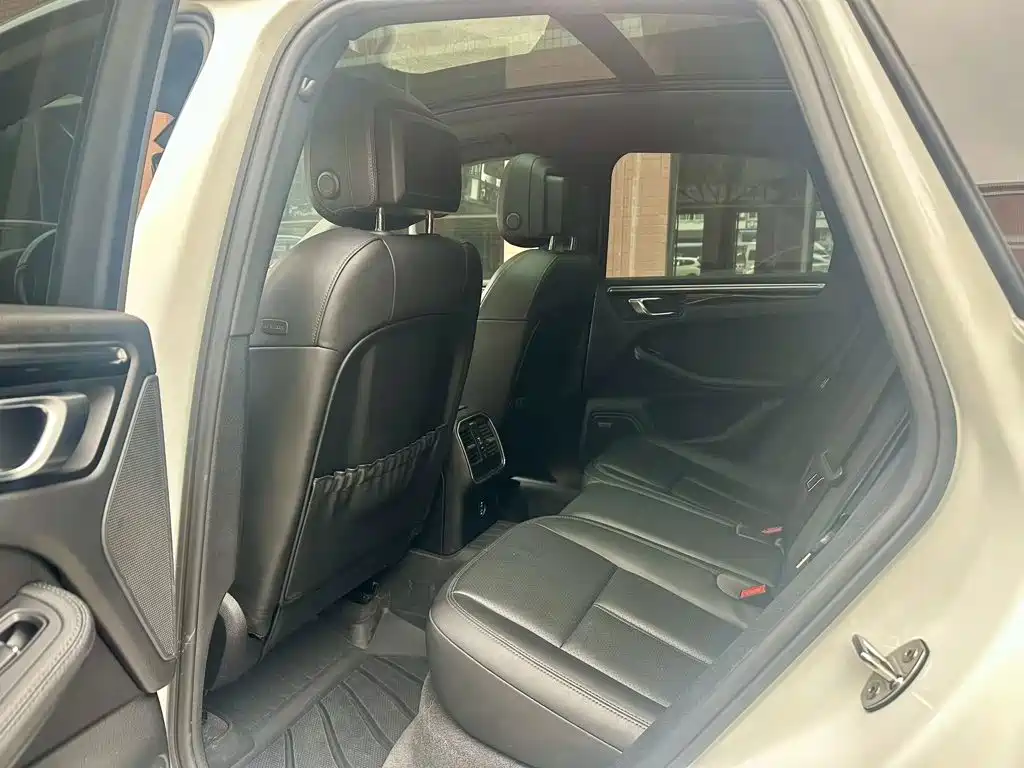 Porsche Macan — миниатюра 6