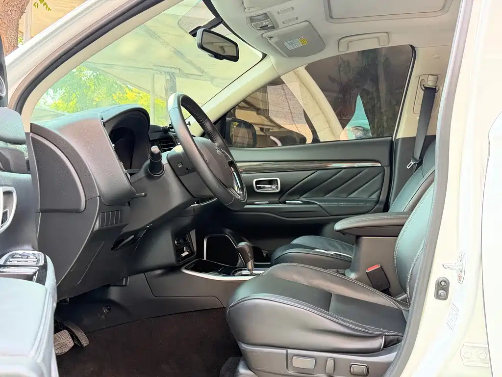 Mitsubishi Outlander — миниатюра 8