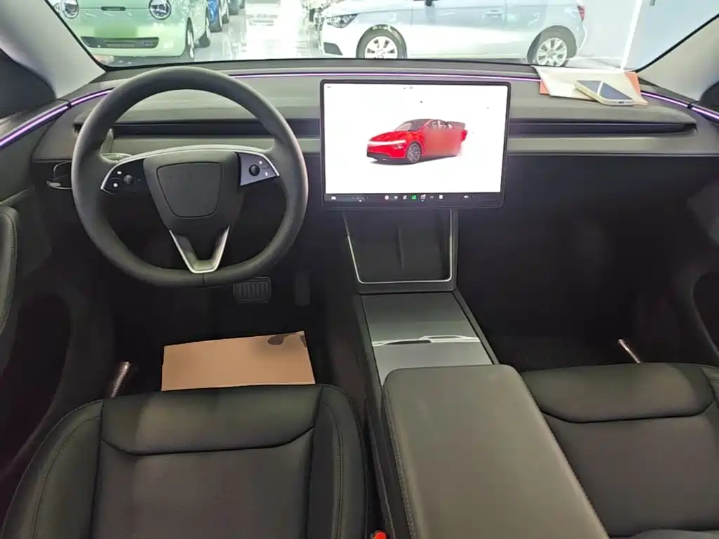 Tesla Model Y — миниатюра 10