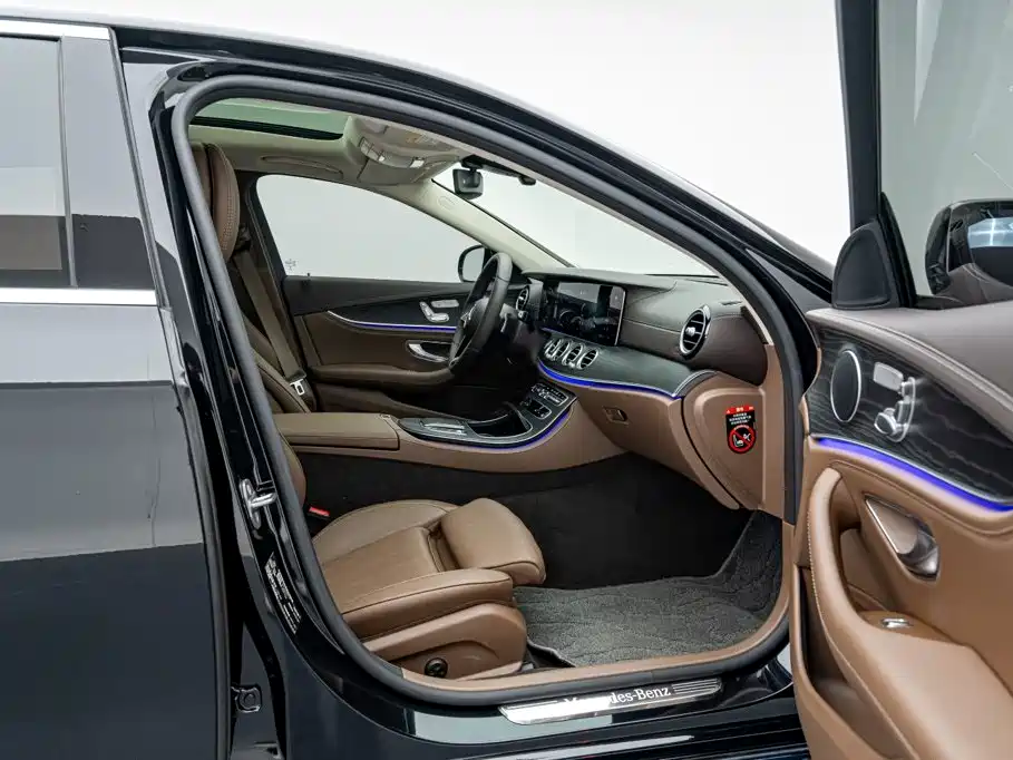 Mercedes-Benz E-Class — миниатюра 18
